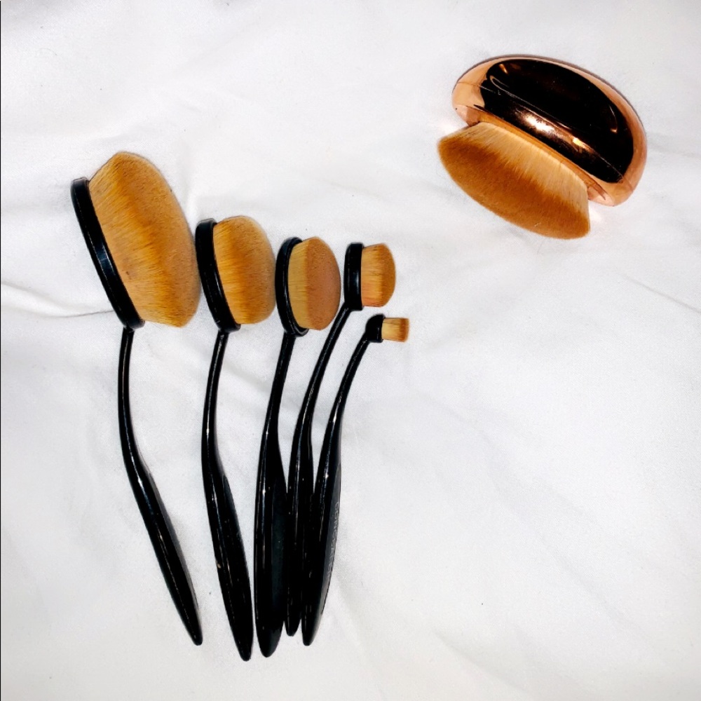 Makeup brushes